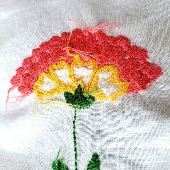 Hand Embroidered White Cotton Table Runner Cloth 21 x 22 Pink Yellow Flowers - Picture 6 of 8